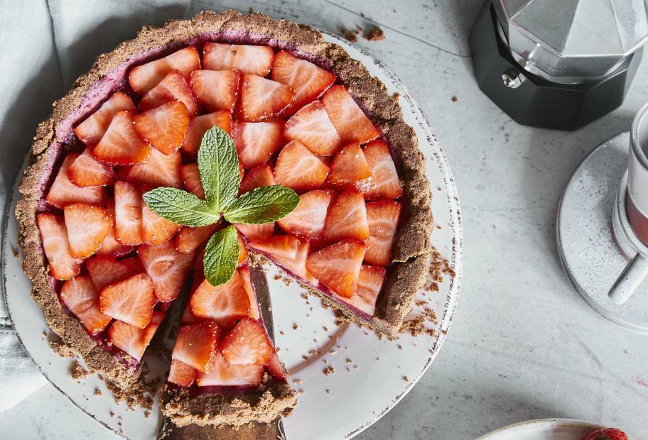 Erdbeerkuchen mit Schokoboden und Quark-Creme ohne Zucker