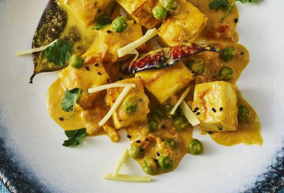 Paneer-Curry mit Ingwer und Erbsen