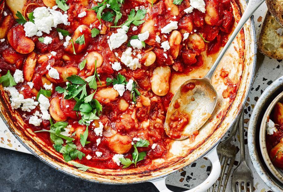 Gigantes plaki - gebackene Bohnen in Tomatensauce