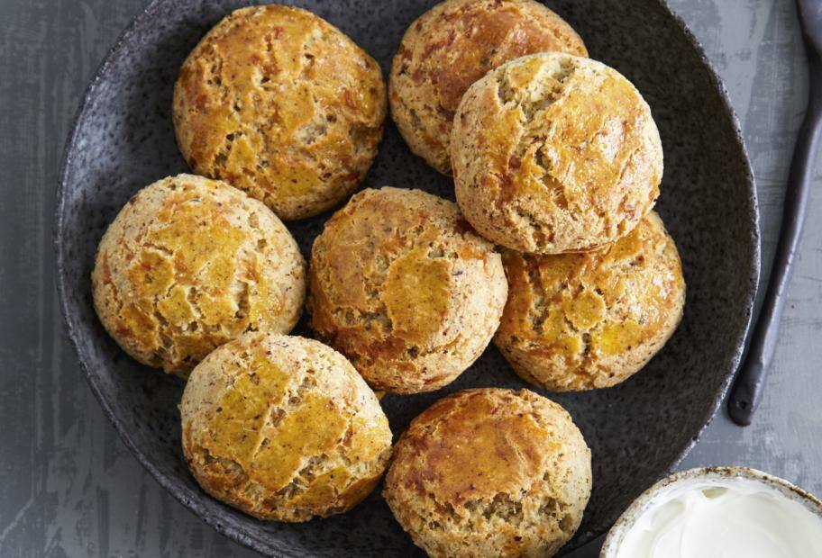 Scones mit Nüssen und Mozzarella