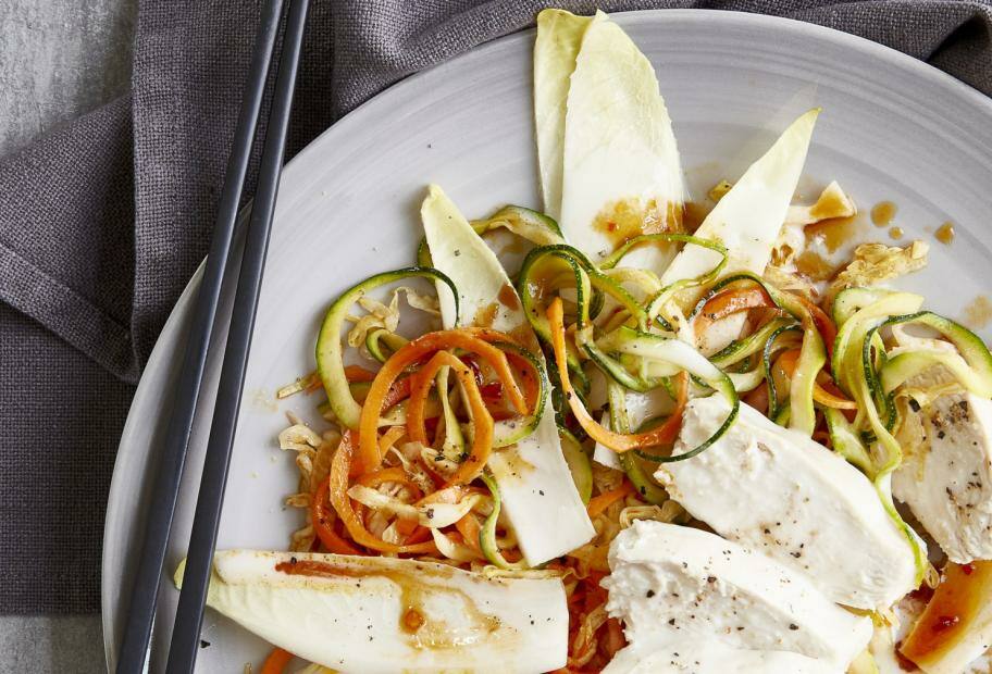 Zucchininudeln mit Kokoshähnchen