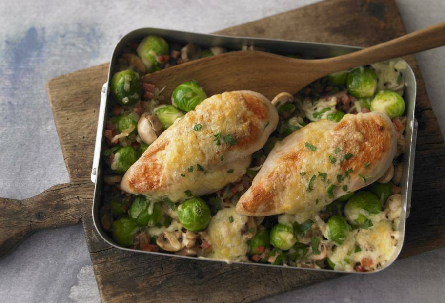 Überbackene Hähnchenbrust auf Rosenkohl