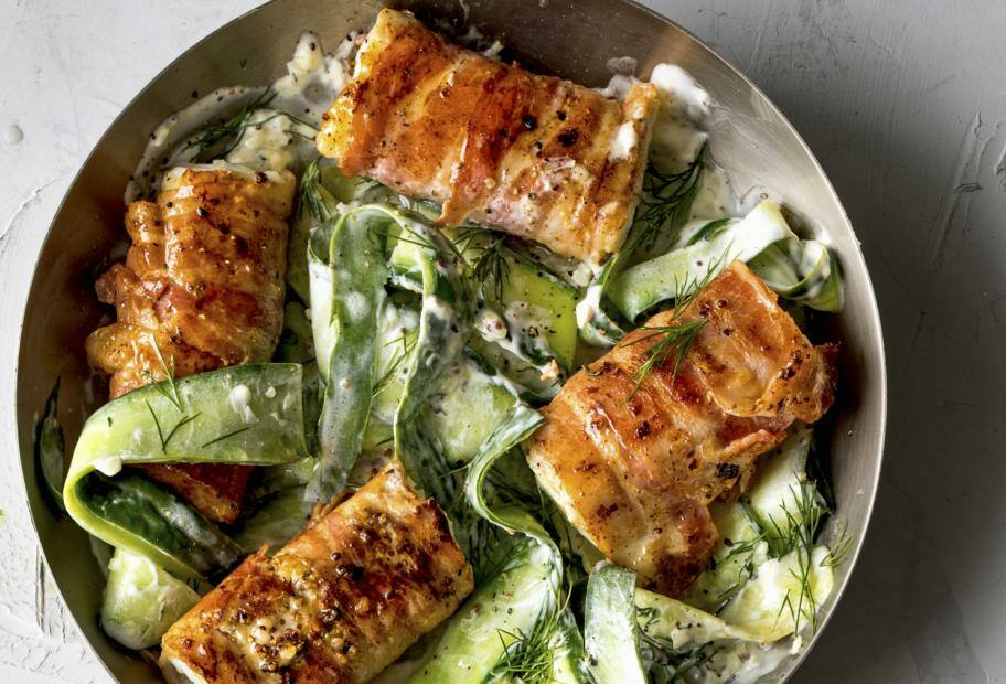 Kabeljau im Speckmantel mit Gurkensalat