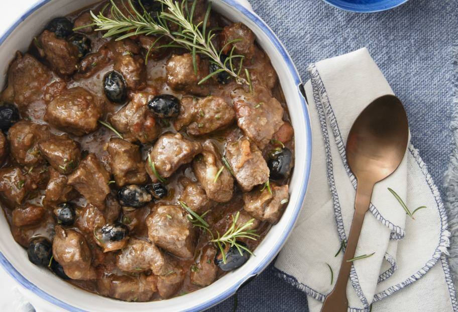 Lammragout mit schwarzen Oliven