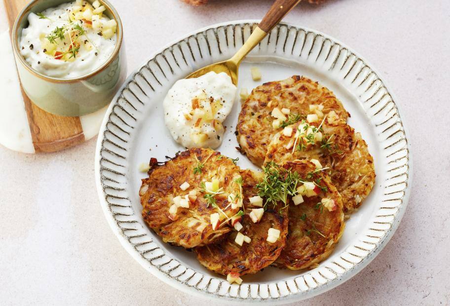 Sauerkraut-Kohlrabi-Puffer mit Meerrettich-Dip