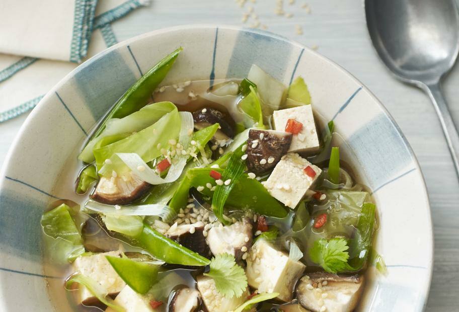 Veganer Spitzkohl-Eintopf mit Tofu und Shiitake