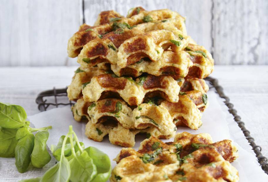 Parmesanwaffeln mit Basilikum