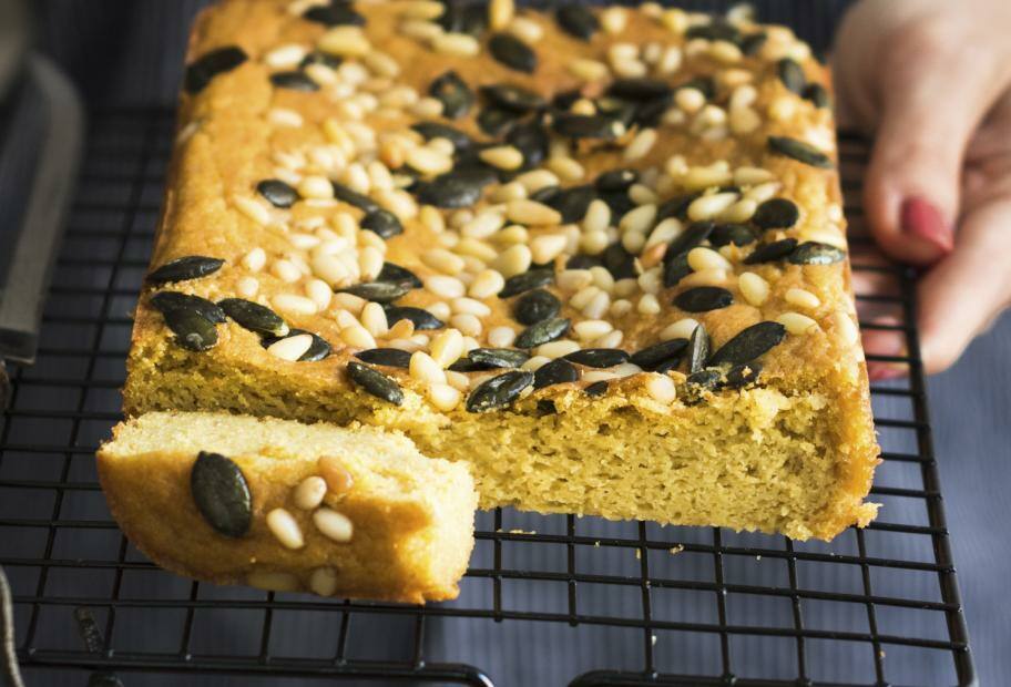 Süßes Kürbisbrot mit Kernen