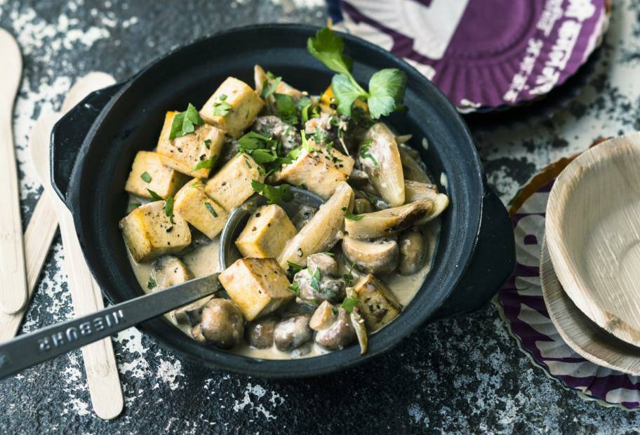 Veganes Tofuragout mit Champignons