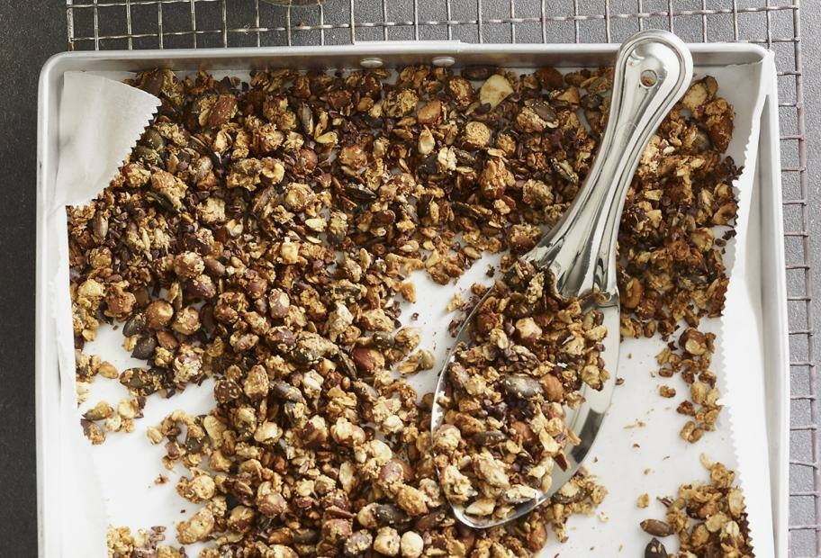 Granola-Müsli mit Kakaonibs