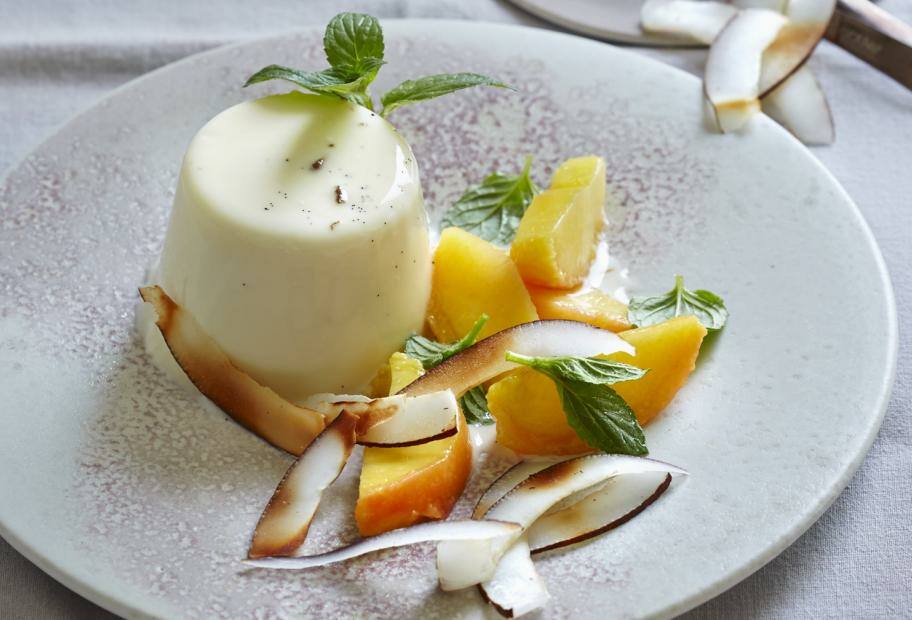 Kokos Panna Cotta mit Pfirsichen