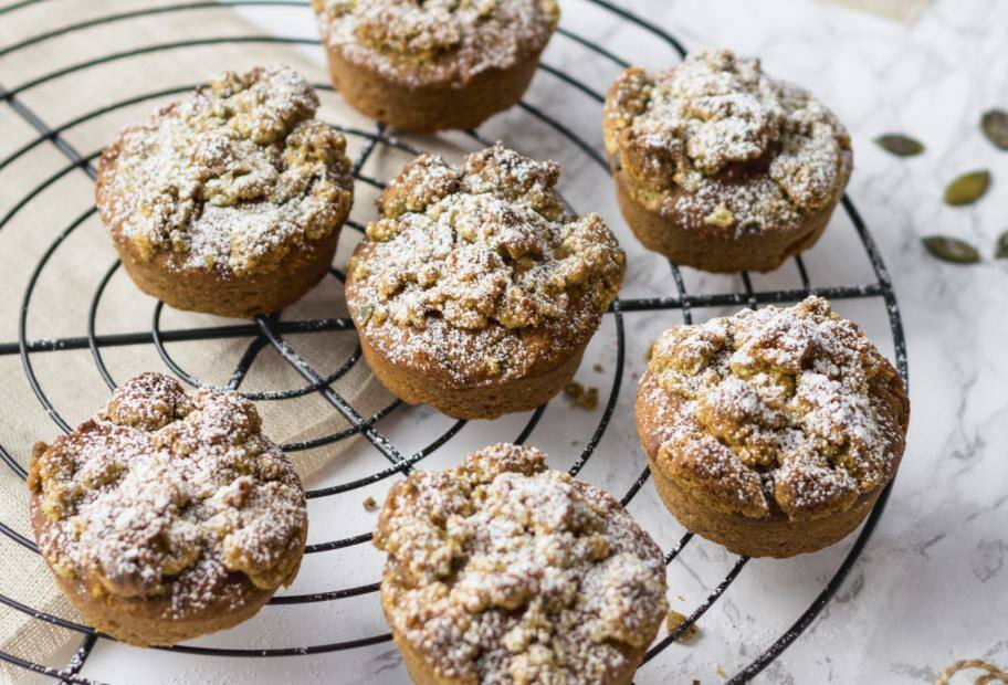 Kürbismuffins mit Kürbiskernstreuseln