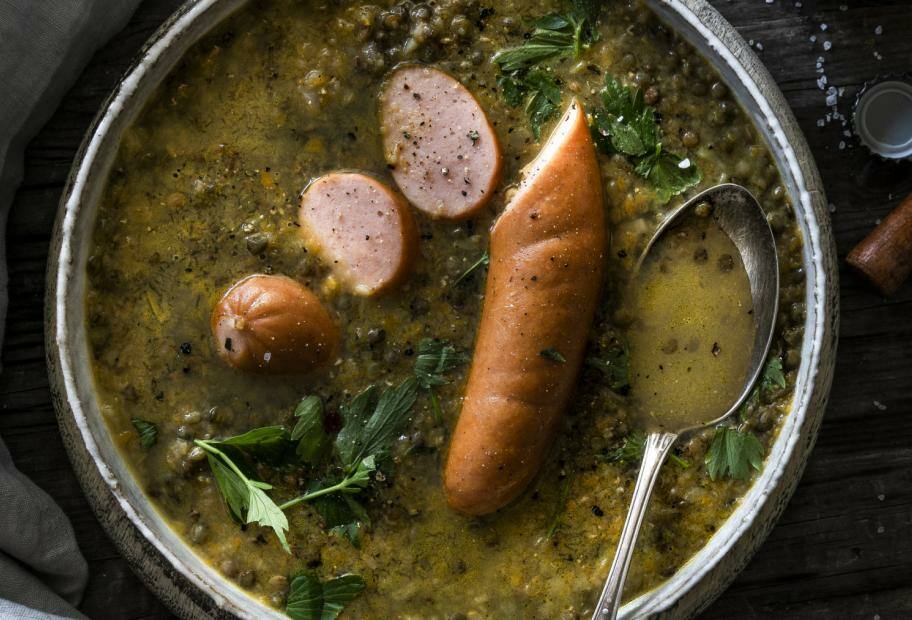 Linsensuppe mit Bockwurst