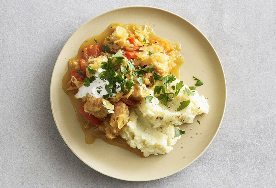 Szegediner Gulasch mit Pute und Petersilienwurzel-Püree