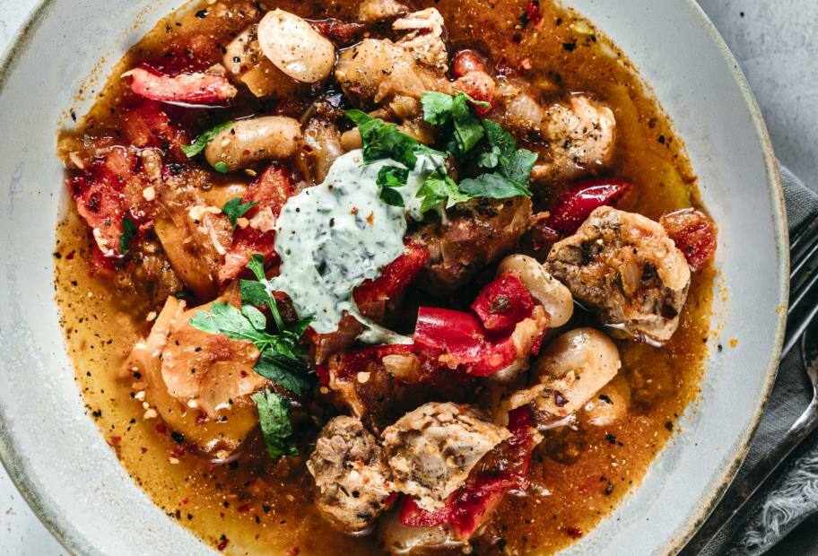 Schaschlikeintopf mit weißen Bohnen