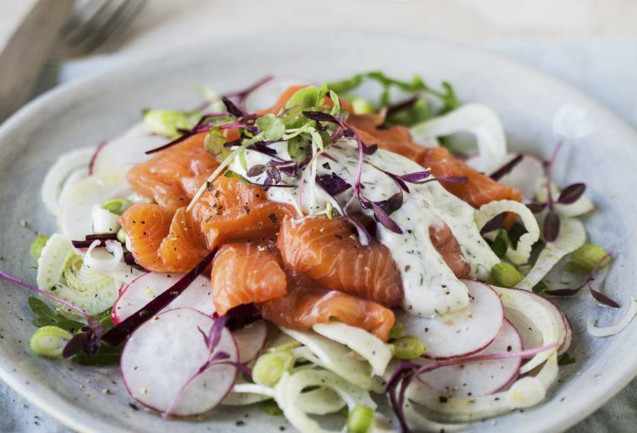 Fenchel-Radieschen-Salat mit Lachs