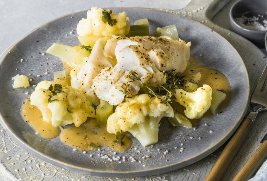 Kabeljau mit Gemüse und Kräutersauce | Lowcarb.de