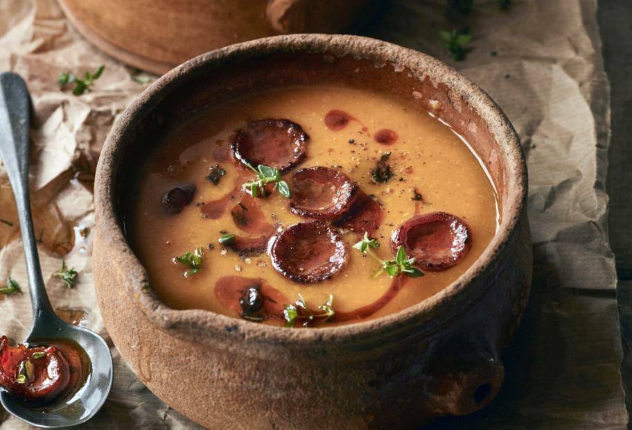 Kürbissuppe mit knuspriger Chorizo