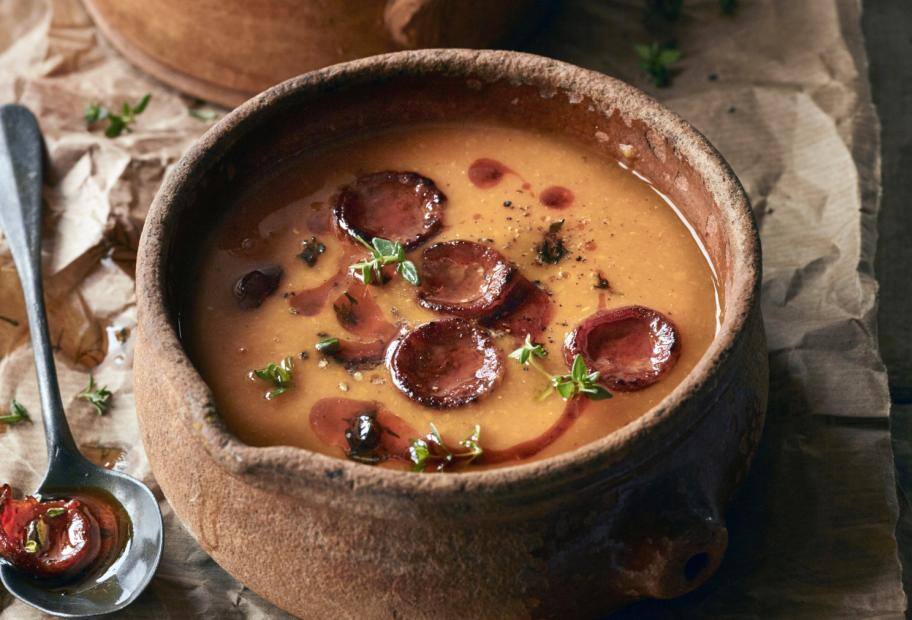 Kürbissuppe mit knuspriger Chorizo