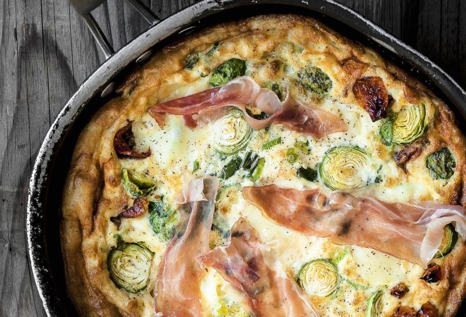 Frittata mit Rosenkohl, Parmaschinken und Mozzarella