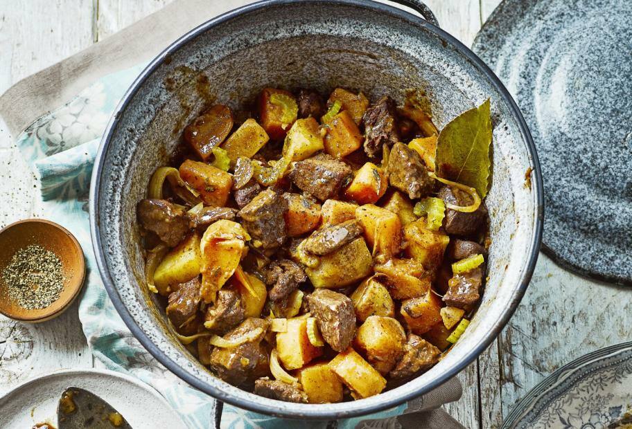 Rindfleischeintopf mit Steckrüben und Kürbis