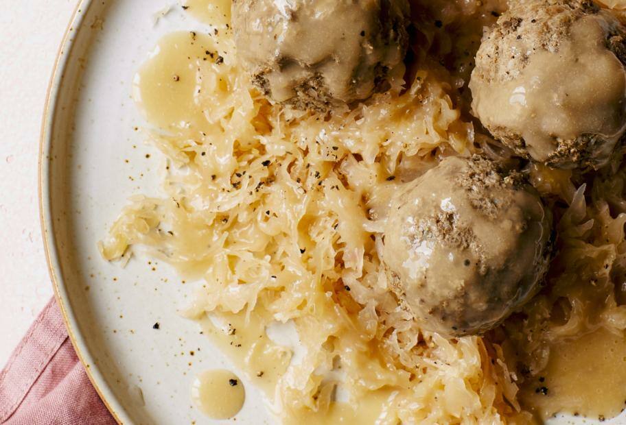 Pfälzer Leberknödel mit Sauerkraut und Rahmsauce