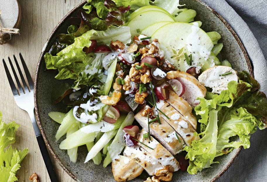 Waldorfsalat mit Hähnchenbrust