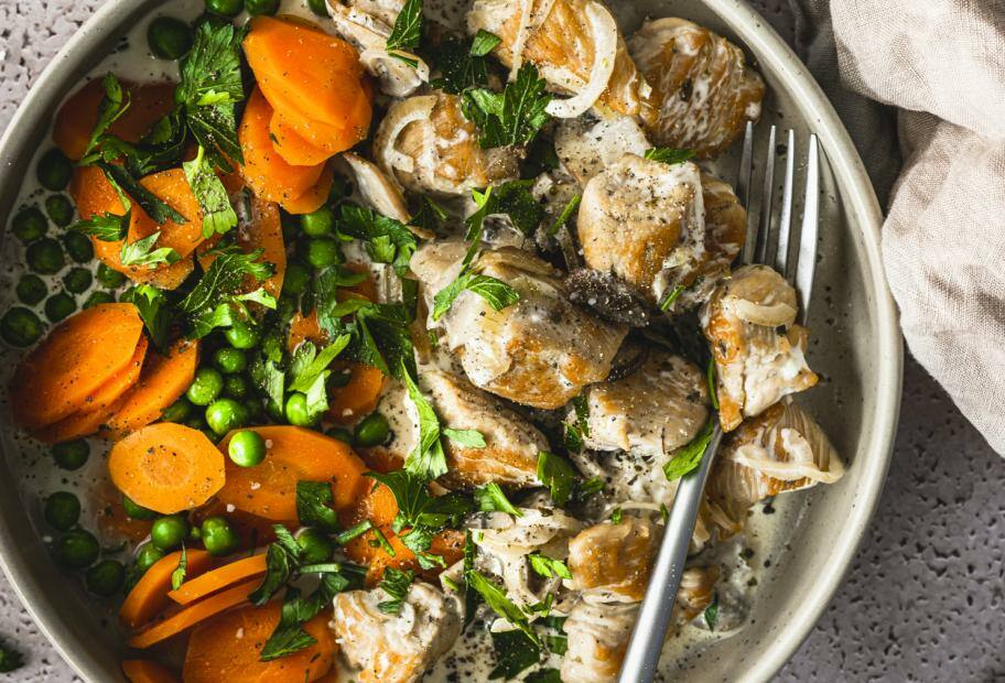 Putengeschnetzeltes mit Erbsen und Karotten