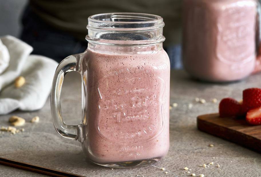 Eiweißshake mit Erdbeeren und Whey Protein