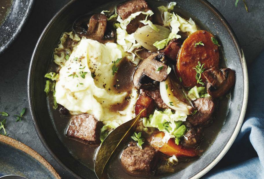 Rindereintopf mit Pilzen, Wirsing und Blumenkohlpüree