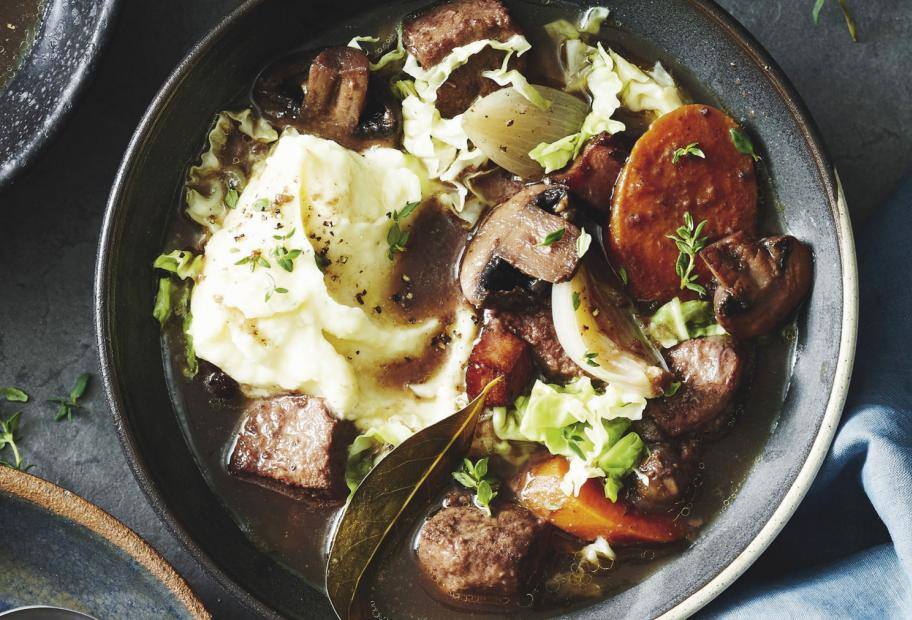 Rindereintopf mit Pilzen, Wirsing und Blumenkohlpüree