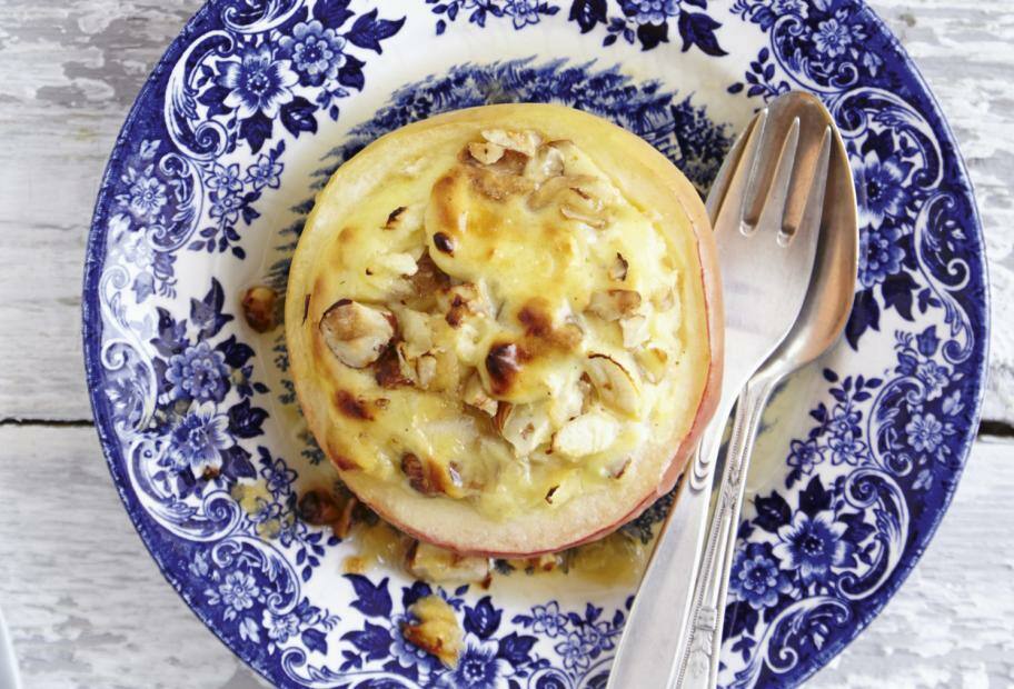 Bratapfel mit Quark-Nuss-Füllung