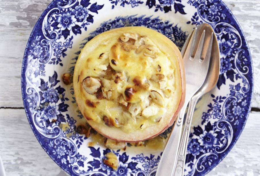 Bratapfel mit Quark-Nuss-Füllung