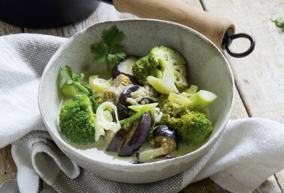 Gemüsecurry mit Pekannuss-Blumenkohlreis