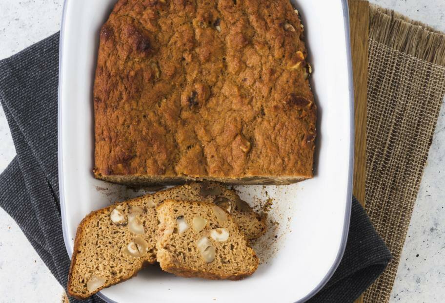 Süßes Nussbrot mit Hefe