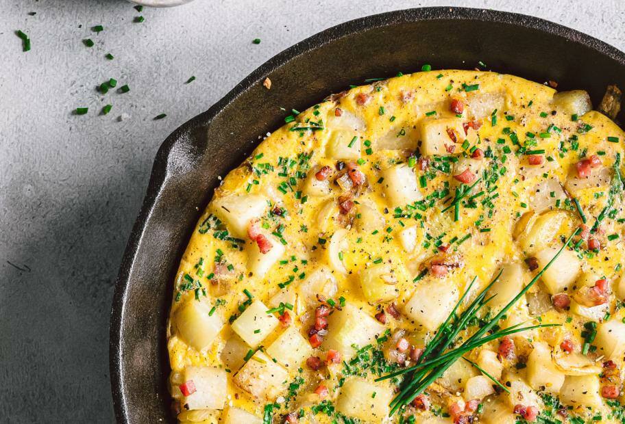 Schnelles Bauernfrühstück mit Kohlrabi und Speck