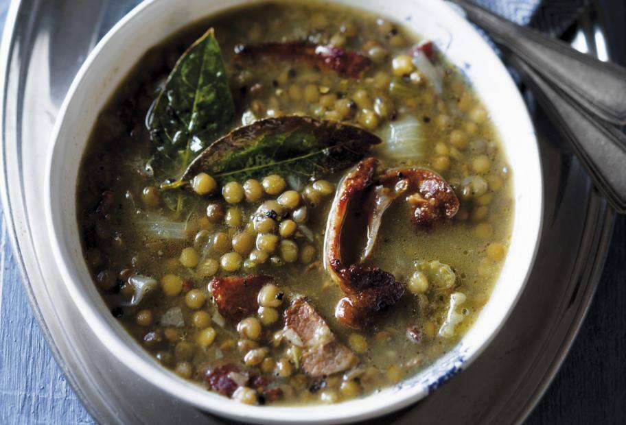 Linsensuppe mit Speck
