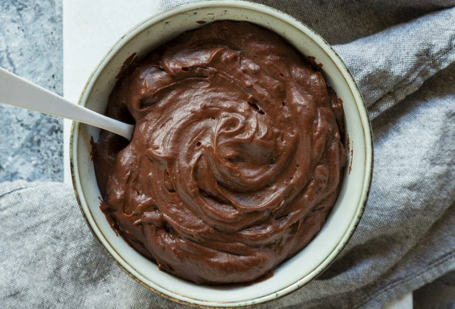 Der schnellste Schokoladen-Pudding mit extra Protein