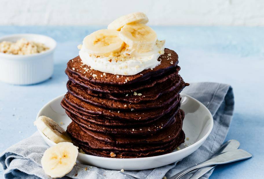 Schokopancakes mit Bananen und Nüssen