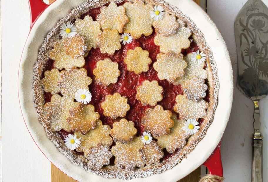 Erdbeer Rhabarber Tarte - ohne Mehl und Zucker