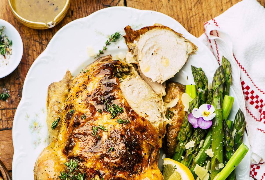 Brathühnchen mit grünem Spargel