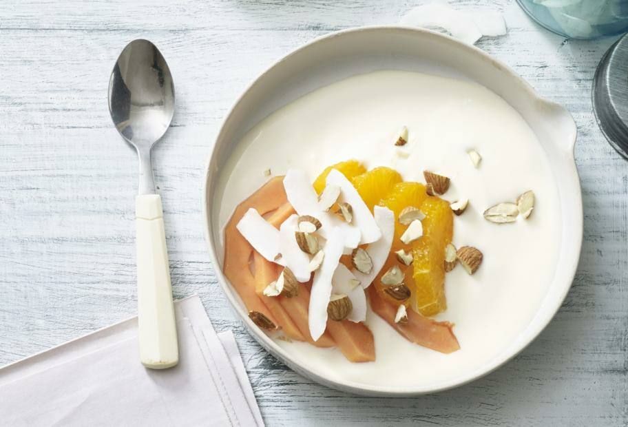 Joghurtbowl mit Papaya und Orange