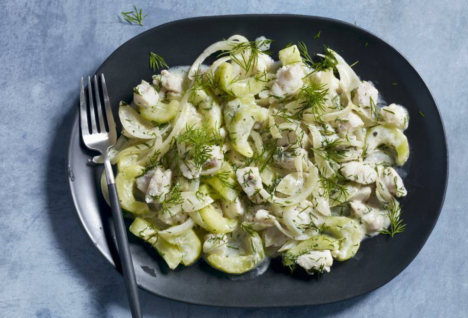 Schnelle Schmorgurken mit Zanderfilet in Sahnesauce
