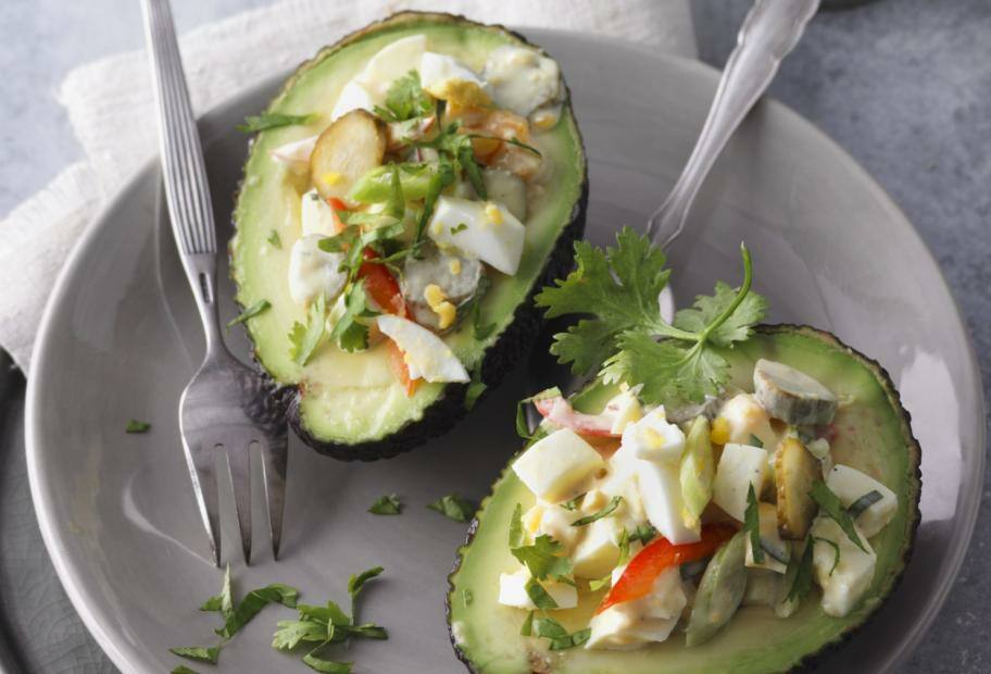 Eiersalat in Avocado - schnell & einfach