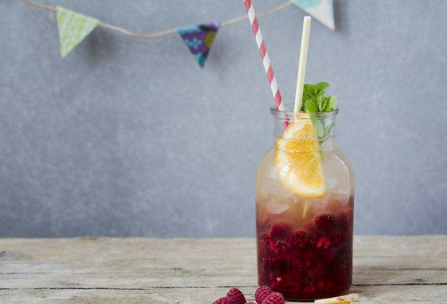 Kalorienarmer Himbeer-Switchel