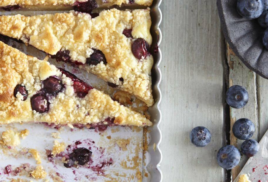 Käsekuchen mit Blaubeeren und Streuseln schnell & einfach