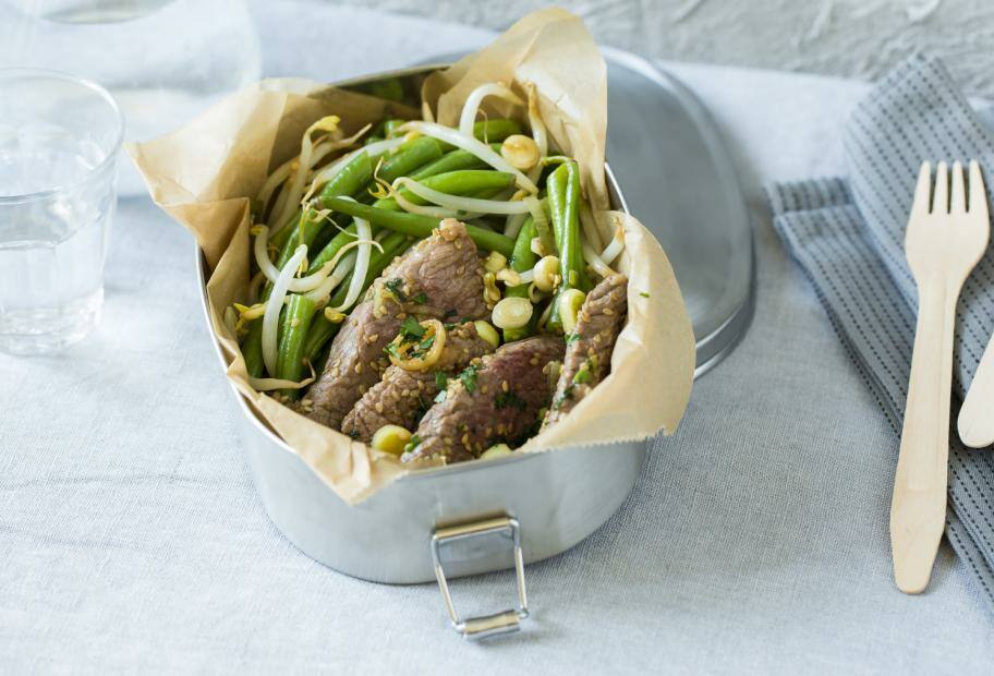 Low Carb Bohnensalat mit asiatisch mariniertem Rindfleisch