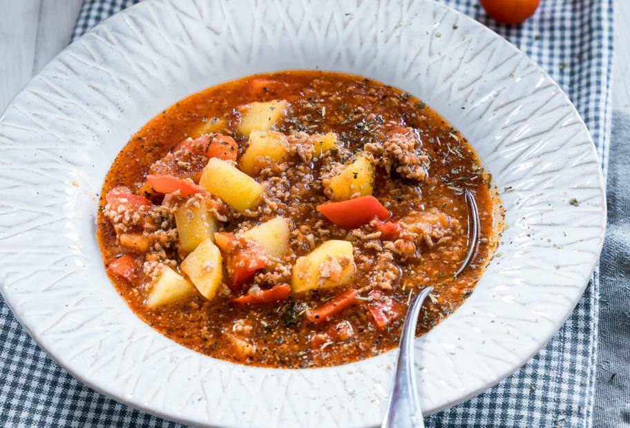 Deftiger Low-Carb-Bauerntopf mit Hackfleisch