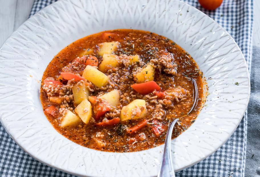 Deftiger Low-Carb-Bauerntopf mit Hackfleisch