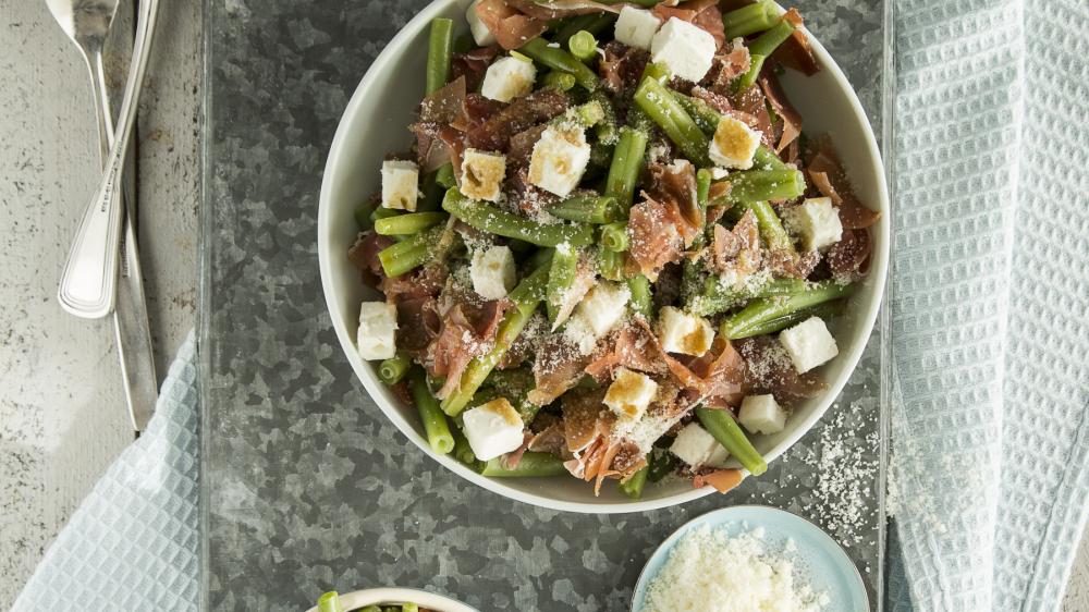 Bohnensalat mit Serranoschinken und Parmesan | Lowcarb.de